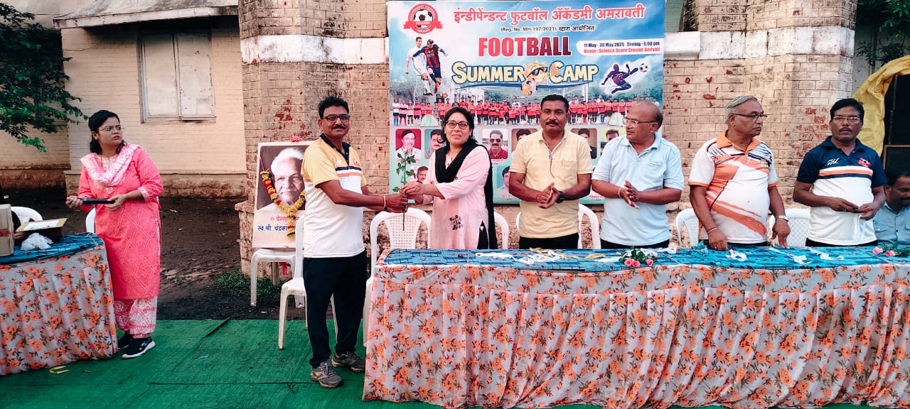 ग्रीष्मकालीन फुटबॉल शिबिर चा समापन, इडिपेंडन्ट अँकेडमी ने केला मोठ्या थाटात मुलान साठी उत्सव