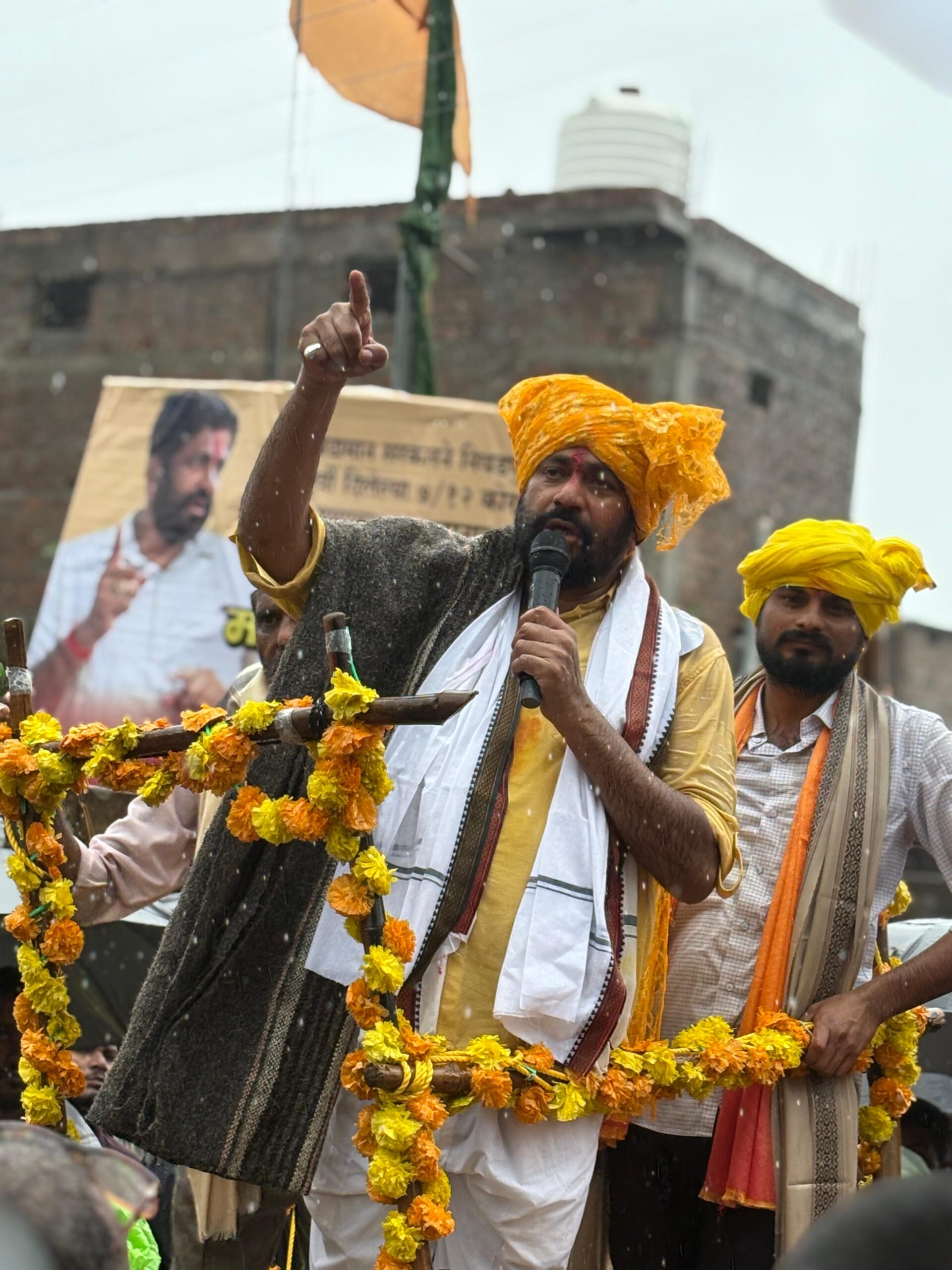 शेतकऱ्यांनो येत्या 14 तारखेला यवतमाळ जिल्ह्यातील आंबोऱ्याला रूमनं आणि लाठ्या काठ्या घेऊनच या - बच्चू कडू