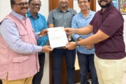 सिने दिग्दर्शक -लेखक विजू माने यांच्या ‘जबरी खबरी’ डिजिटल चॅनेलला राजा माने यांची सदिच्छा भेट