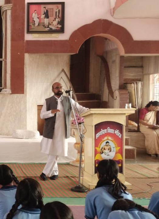 महात्माजी विश्वातील सर्वात महान व्यक्ती……. डॉ. सतीश तराळ